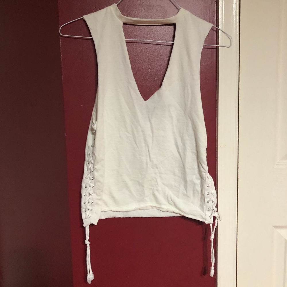 💝White muscle Tank Top with braided sides!!💝